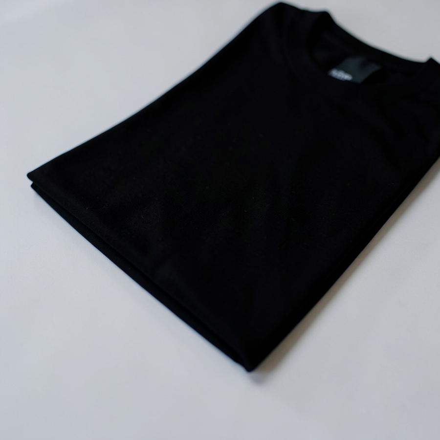 Camiseta preta limpa, sem pelos